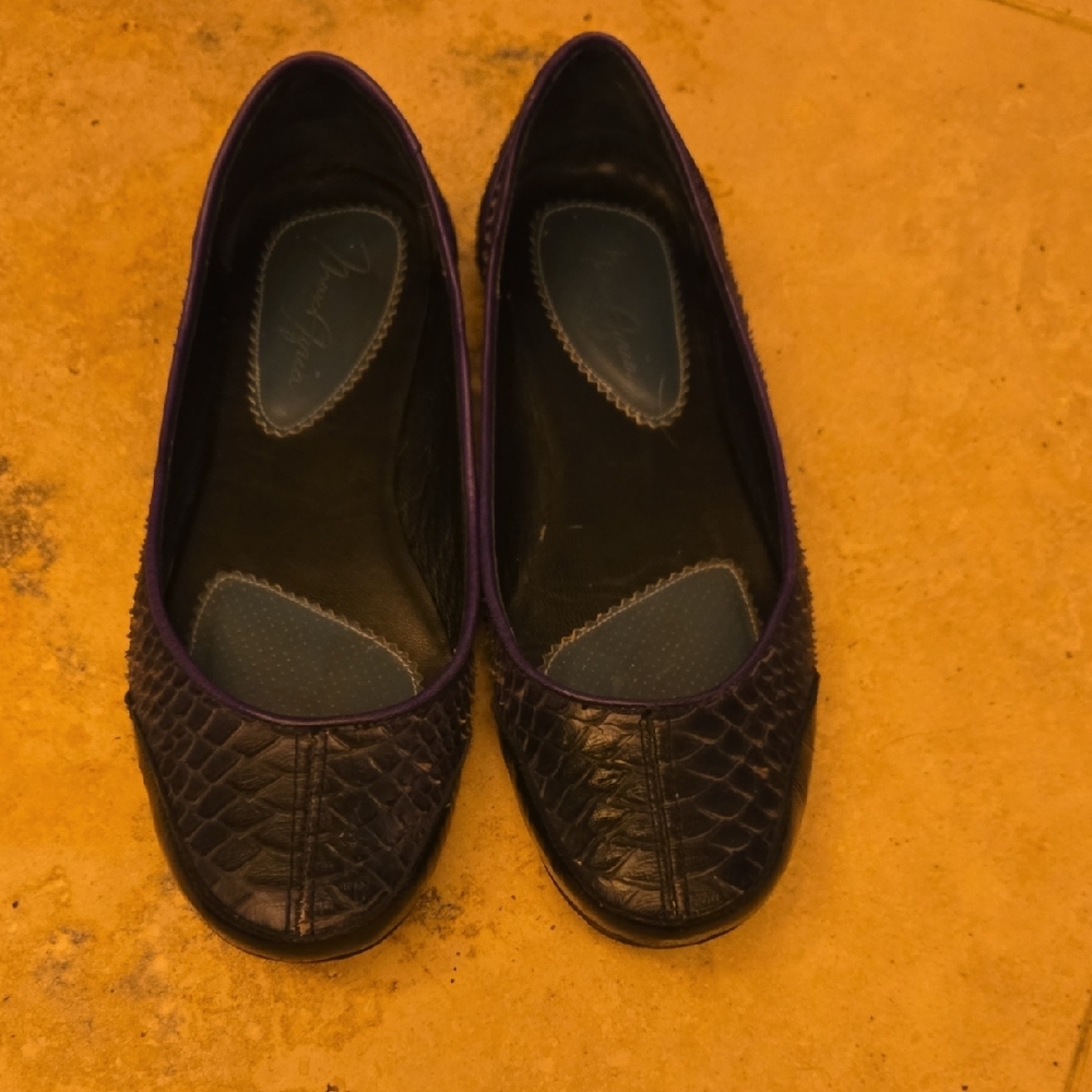 MaxAzria Women's Black Leather Flats